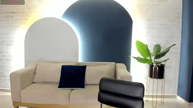 Snapshot of BellaConnorX chatting on May 12, 4:42 am BellaConnorX online show from May 12, 4:42 am