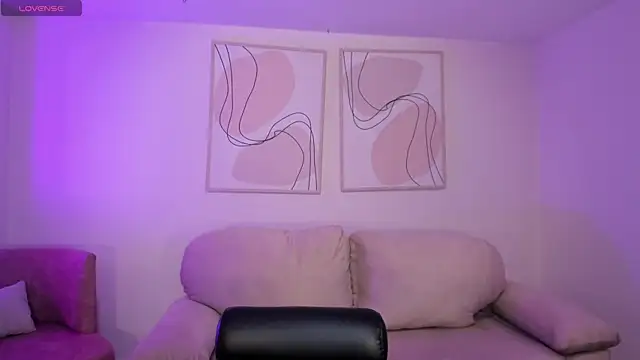 Snapshot of BellaConnorX chatting on May 14, 3:35 am BellaConnorX online show from May 14, 3:35 am