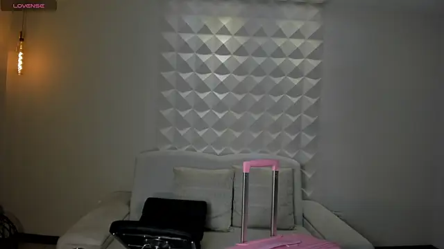 Snapshot of BellaConnorX chatting on June 12, 4:00 am BellaConnorX online show from June 12, 4:00 am