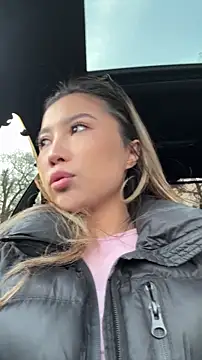 limkiss online show from November 19, 10:15 am