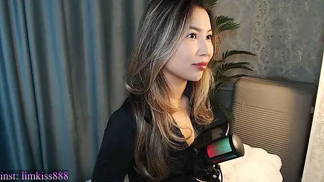 limkiss online show from December 16, 2:00 pm