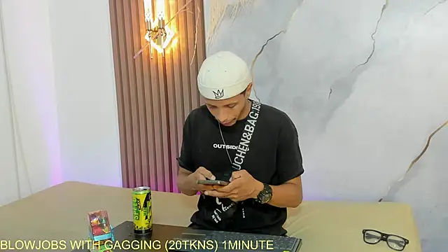 Snapshot of DamianandEva chatting on May 1, 12:43 pm DamianandEva online show from May 1, 12:43 pm