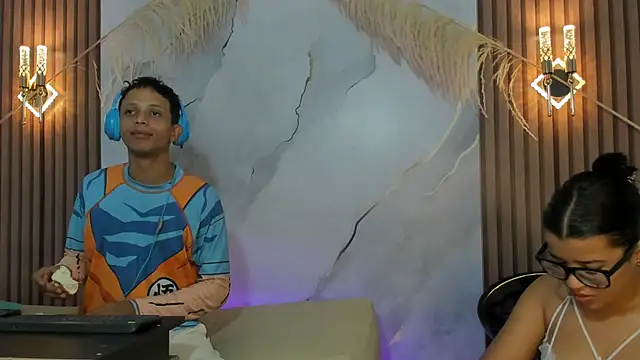 Snapshot of DamianandEva chatting on May 4, 12:56 pm DamianandEva online show from May 4, 12:56 pm