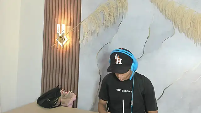 Snapshot of DamianandEva chatting on May 9, 1:05 pm DamianandEva online show from May 9, 1:05 pm