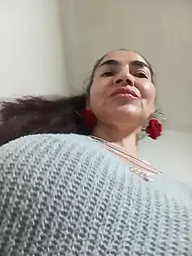 Snapshot of MaryRoze_ chatting on May 9, 12:38 am MaryRoze online show from May 9, 12:38 am