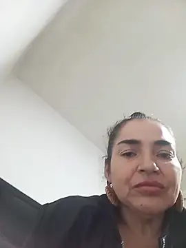 Snapshot of MaryRoze_ chatting on May 22, 1:13 am MaryRoze online show from May 22, 1:13 am