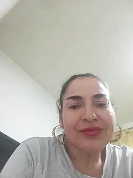 Snapshot of MaryRoze_ chatting on June 2, 1:18 am MaryRoze online show from June 2, 1:18 am