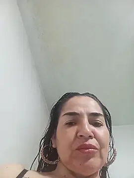 Snapshot of MaryRoze_ chatting on June 15, 8:22 pm MaryRoze online show from June 15, 8:22 pm