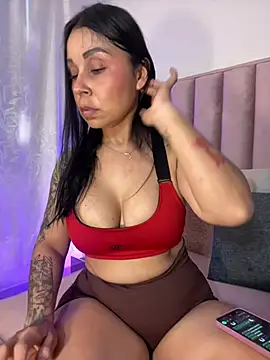 Snapshot of Natural_BIGASS_Nina chatting on May 26, 7:32 pm Natural BIGASS Nina online show from May 26, 7:32 pm