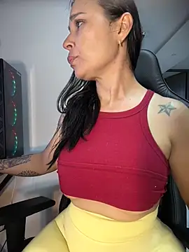 Snapshot of Natural_BIGASS_Nina chatting on June 9, 10:10 pm Natural BIGASS Nina online show from June 9, 10:10 pm