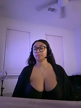 Snapshot of minha_baby chatting on February 6, 10:51 am minha baby online show from February 6, 10:51 am