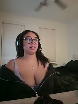 Snapshot of minha_baby chatting on February 22, 2:02 am minha baby online show from February 22, 2:02 am