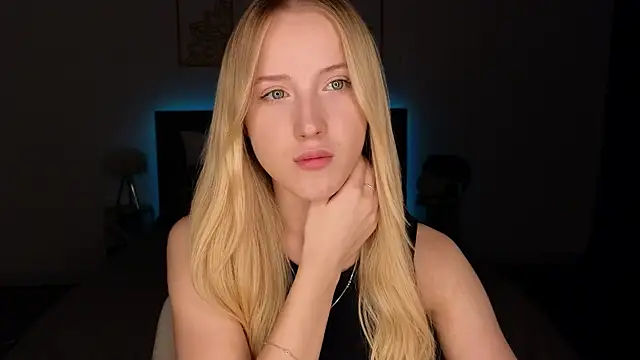 Snapshot of adele_armass chatting on June 18, 9:30 pm adele armass online show from June 18, 9:30 pm