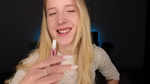 Snapshot of adele_armass chatting on July 9, 9:08 pm adele armass online show from July 9, 9:08 pm