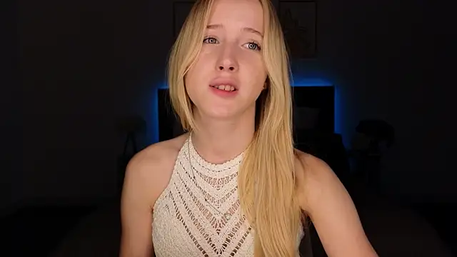 Snapshot of adele_armass chatting on July 17, 8:57 pm adele armass online show from July 17, 8:57 pm