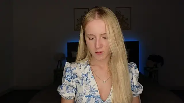 Snapshot of adele_armass chatting on July 31, 9:58 pm adele armass online show from July 31, 9:58 pm