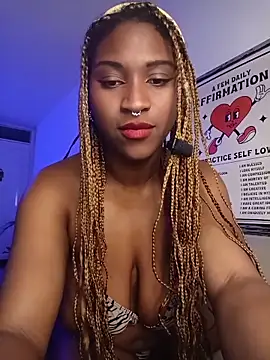 Snapshot of EvonyFoxxx chatting on June 30, 3:18 am EvonyFoxxx online show from June 30, 3:18 am