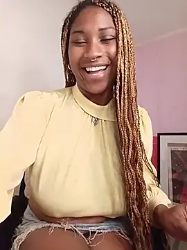 Snapshot of EvonyFoxxx chatting on July 5, 4:19 am EvonyFoxxx online show from July 5, 4:19 am