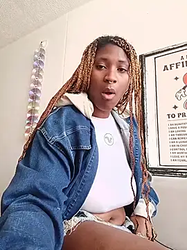 Snapshot of EvonyFoxxx chatting on August 1, 7:46 pm EvonyFoxxx online show from August 1, 7:46 pm