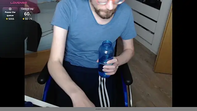 Snapshot of Guttermann chatting on November 5, 8:53 pm Guttermann online show from November 5, 8:53 pm