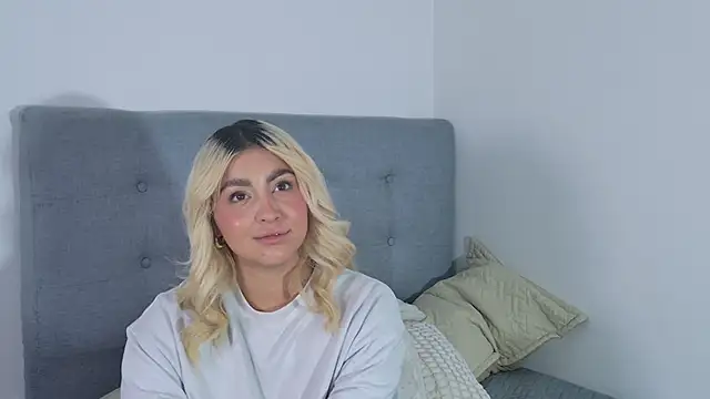 Elina Hills online show from December 3, 2:04 pm