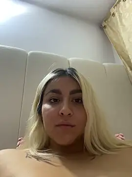 Elina Hills online show from December 17, 2:39 am