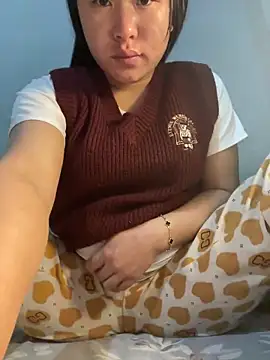 lylyyou online show from December 3, 11:36 pm