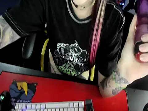 Snapshot of Yummy_dark chatting on November 12, 6:14 am Yummy dark online show from November 12, 6:14 am