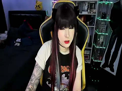Snapshot of Yummy_dark chatting on April 3, 3:59 am Yummy dark online show from April 3, 3:59 am
