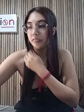 Snapshot of Valk_submissive chatting on May 9, 5:12 am Valk submissive online show from May 9, 5:12 am
