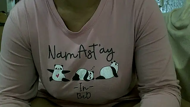 Snapshot of NewBeginnings8 chatting on June 5, 6:52 am NewBeginnings8 online show from June 5, 6:52 am