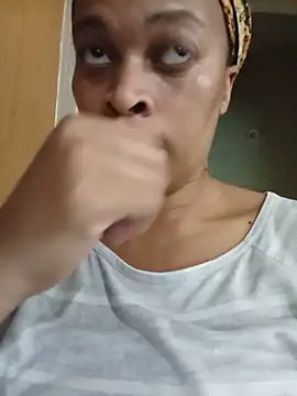 Snapshot of NewBeginnings8 chatting on June 14, 8:33 pm NewBeginnings8 online show from June 14, 8:33 pm