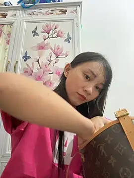 Snapshot of Amino-Suca chatting on November 7, 5:46 pm Amino-Suca online show from November 7, 5:46 pm