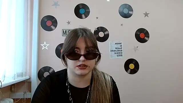 Snapshot of Dance__Queen chatting on October 31, 11:55 am Dance  Queen online show from October 31, 11:55 am