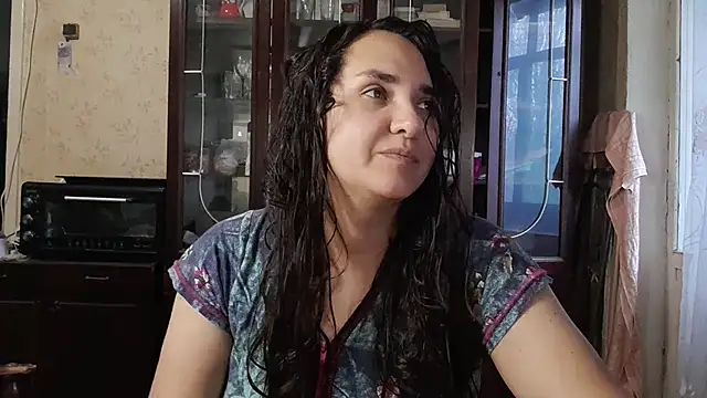 Snapshot of VoulezVous_Angel chatting on December 5, 10:35 am VoulezVous Angel online show from December 5, 10:35 am