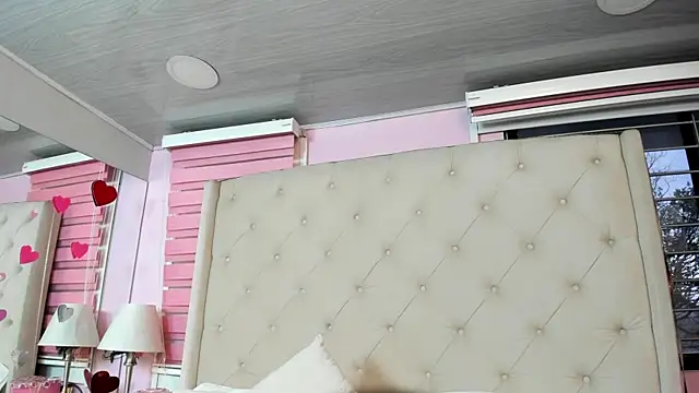 Snapshot of scarlett_leblanc_ chatting on July 9, 11:58 am scarlett leblanc online show from July 9, 11:58 am