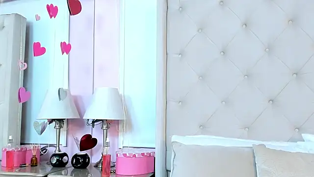 Snapshot of scarlett_leblanc_ chatting on July 15, 11:59 am scarlett leblanc online show from July 15, 11:59 am