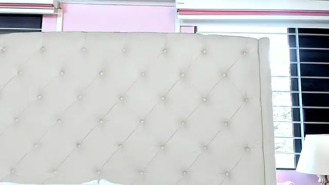 Snapshot of scarlett_leblanc_ chatting on July 23, 11:52 am scarlett leblanc online show from July 23, 11:52 am