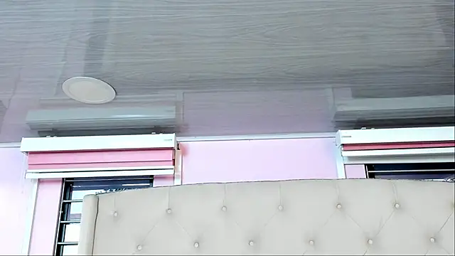 Snapshot of scarlett_leblanc_ chatting on August 4, 11:57 am scarlett leblanc online show from August 4, 11:57 am