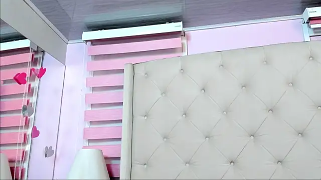 Snapshot of scarlett_leblanc_ chatting on August 7, 12:29 pm scarlett leblanc online show from August 7, 12:29 pm