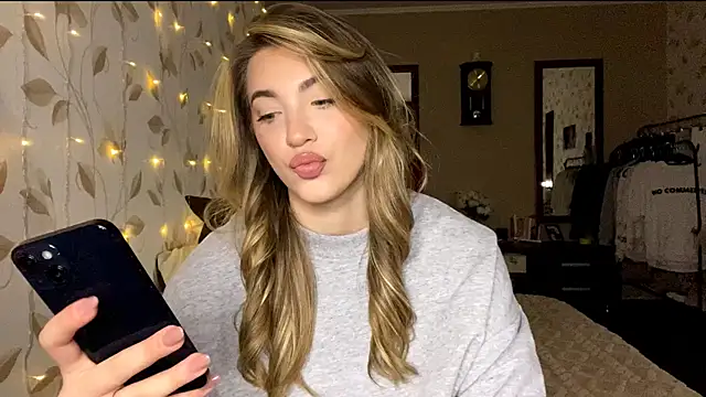 OrethaEredia online show from December 21, 5:09 pm