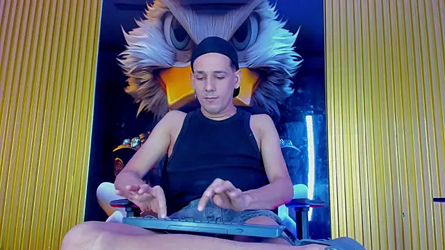 Snapshot of noah_deluxe chatting on October 30, 3:35 pm noah deluxe online show from October 30, 3:35 pm