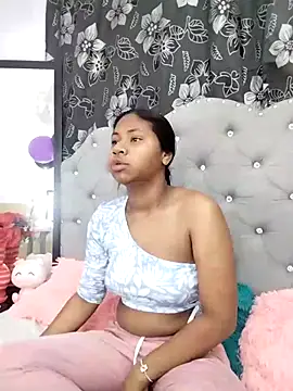 valentinavega18x online show from December 17, 6:19 am