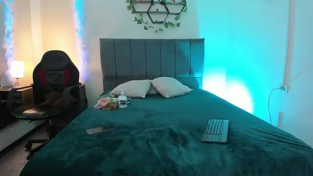 Lucerop  online show from December 19, 3:13 am