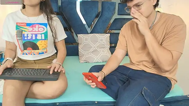 Snapshot of Zoe_And_Dylan_ chatting on November 11, 12:16 pm Zoe And Dylan online show from November 11, 12:16 pm