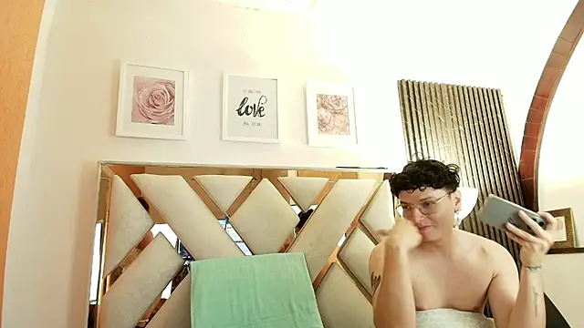 Zoe And Dylan  online show from July 31, 12:15 pm