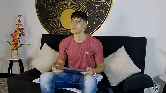 AlessioVitale online show from November 15, 12:56 pm