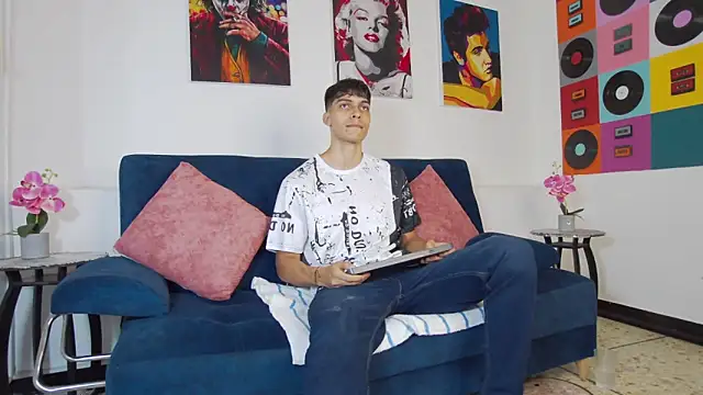 AlessioVitale online show from November 18, 12:20 pm