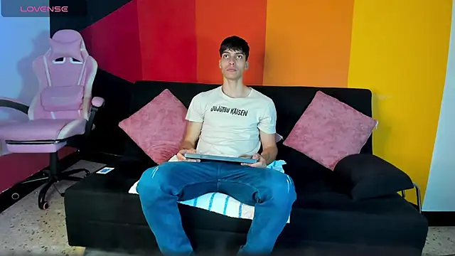 AlessioVitale online show from December 2, 11:59 am