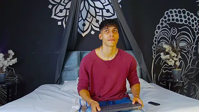 AlessioVitale online show from December 5, 12:03 pm